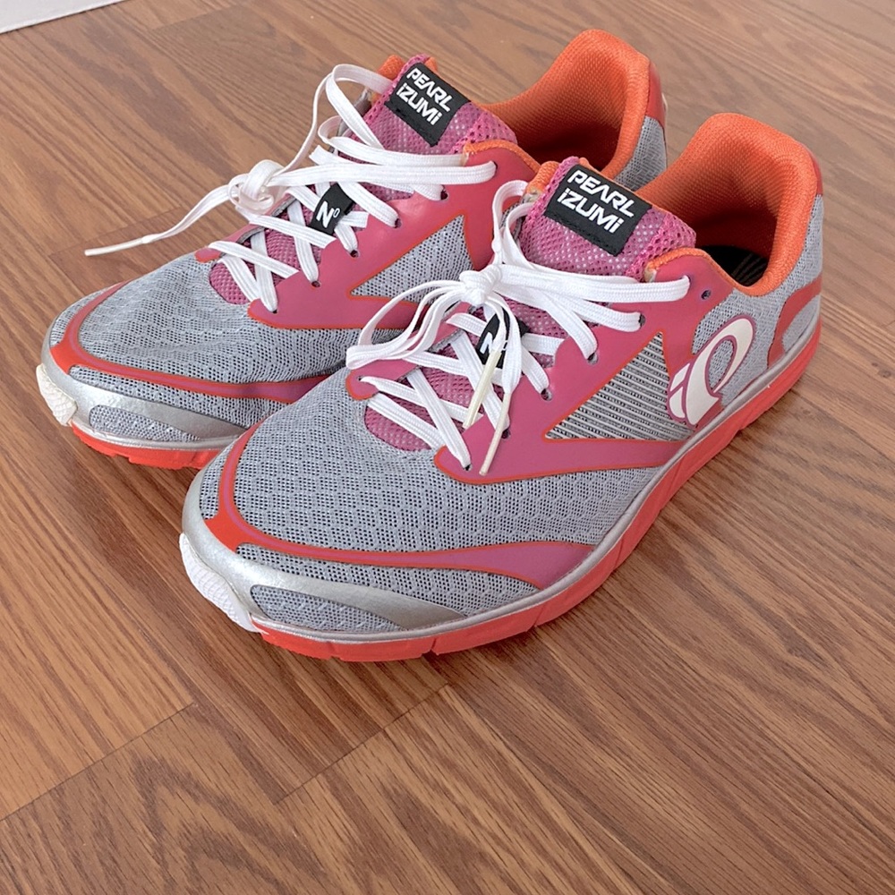Never been worn Pearl Izumi lightweight tennis shoes.